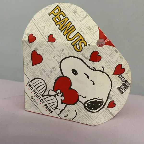 Hallmark Snoopy Peanuts Valentine's Adult 2 Pack Gift Box Socks NWT - Image 4