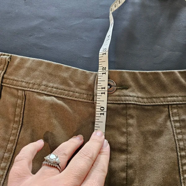 Woman’s REI Co-op Canvas Cargo Shorts Size 14 - Image 4