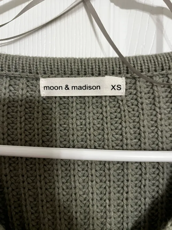 Moon & Maddison Green Sweater - Image 3