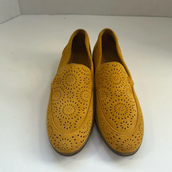 Clark's Women's Loafers Trish Calla Perforate Loafers Yellow Size 6 1/2M - Image 3