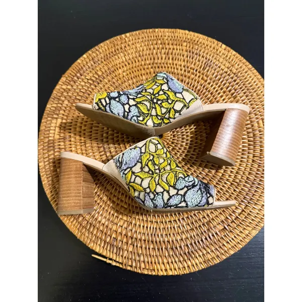 Crown Vintage Clara Embroidered Floral Block Heel Mules Yellow Blue 7.5M - Image 4