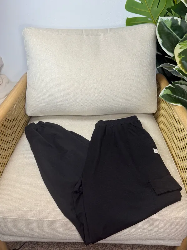Vuori Boyfriend Cargo Joggers 27" Size medium - Image 4