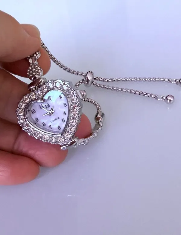 Brand New y2k Silver heart-shaped watch with rhinestone details and adjustable chain - Image 4