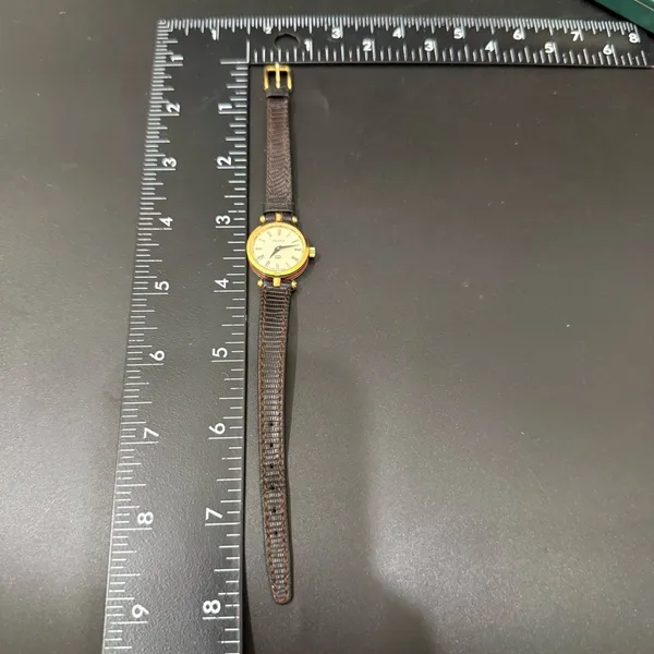 Vintage GUCCI 2000L Sherry Line Ladies Watch NEEDS BATTERY! - Image 6