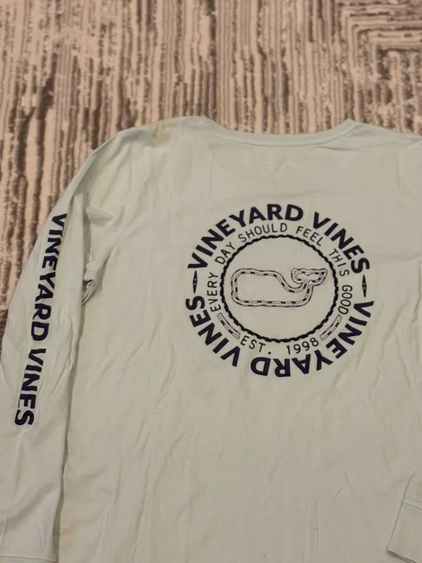 Vineyard Vines women's medium blue long sleeve shirt - Image 4