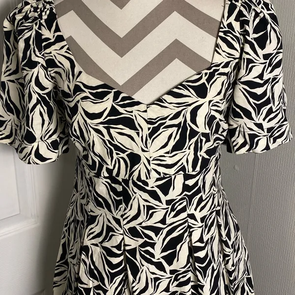 A new day Elegant Black and White Leaf Print maxi Dress size 4 - Image 2