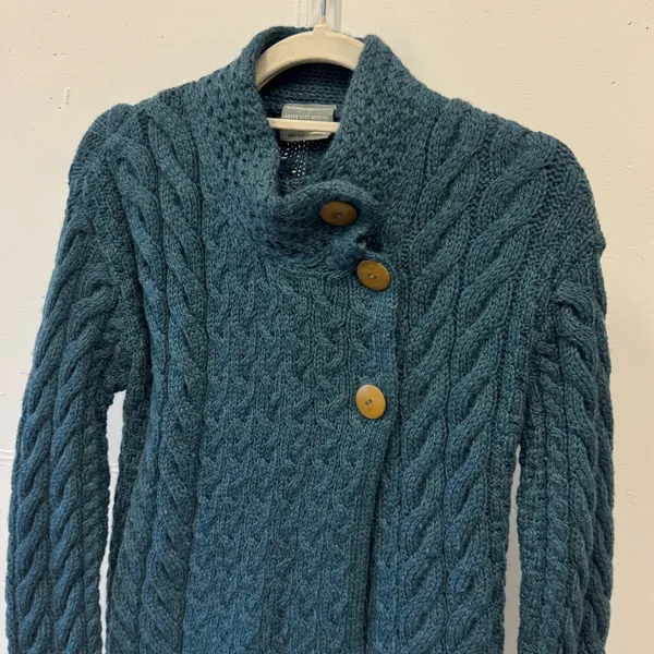 Carraig Donn Irish Merino Wool Cable Knit Cardigan Teal Blue XS Made in Ireland - Image 4