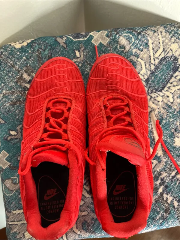Nike All-Red Mesh Athletic Sneakers - Image 15