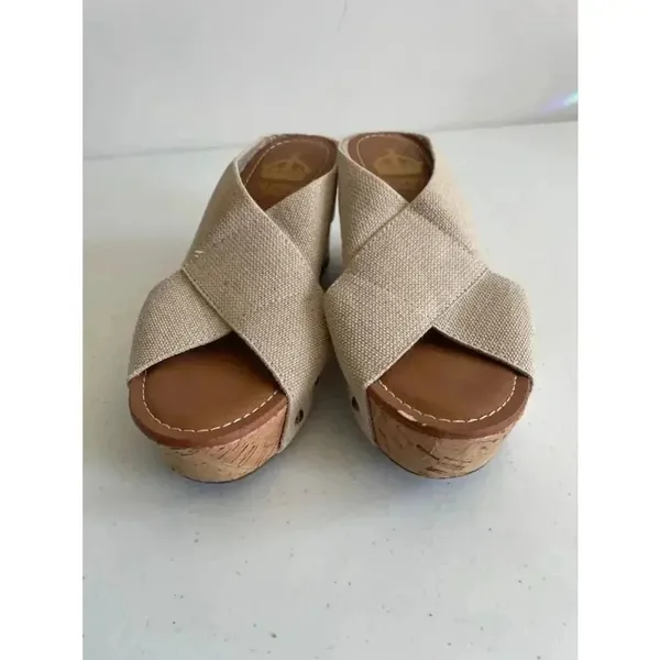 Women's Crown Vintage Tan Canvas Wedge Sandals‎ Size 6.5 M EUC - Image 2