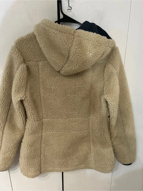 Vintage L.L. Bean Cream Hooded Sherpa Jacket with Navy Lining - Image 6
