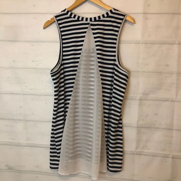 Torrid Blue/White Striped Tank scooped neck sleeveless size 1 flowy top - Image 3