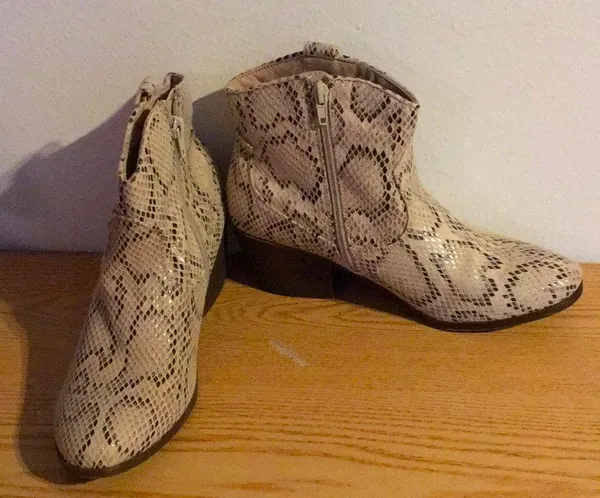 True Craft Sexy Snakeskin 2” Heel Booties Size 8M - Image 2