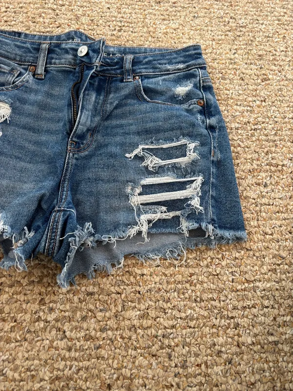 Women’s American Eagle Mom Shorts - Image 3