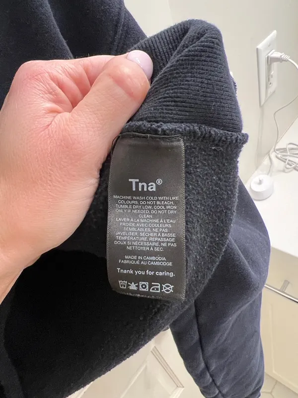 Aritzia TNA cropped sweatshirt - Image 4