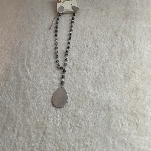 Pomina Gray Beaded Necklace with Medallion - Image 4
