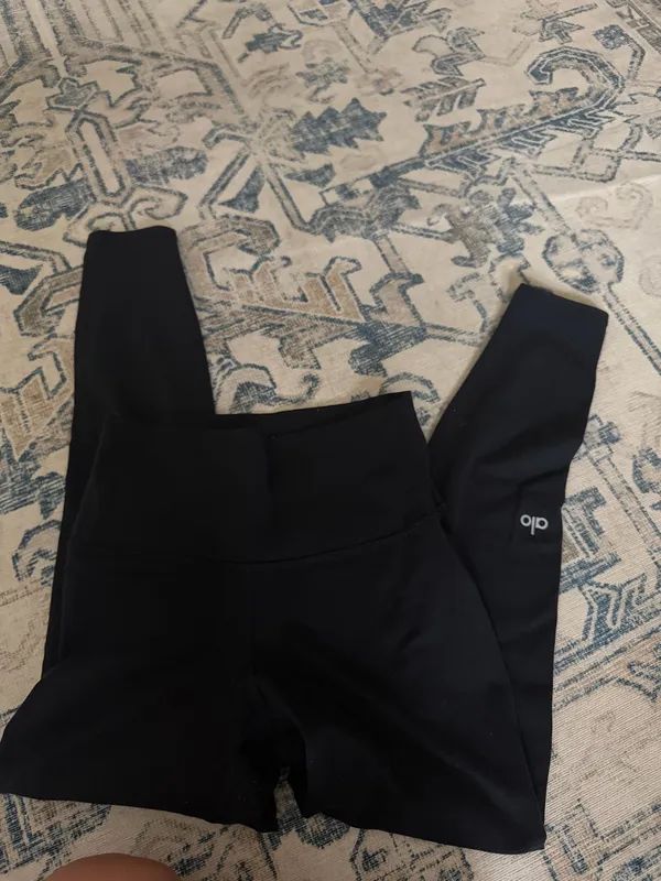 Alo Airbrush Yoga Leggings 7/8 - Image 3