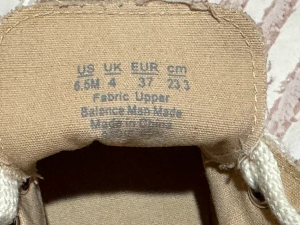 Rocket Dog Sneakers 6.5 with unique embroidery design - Image 3