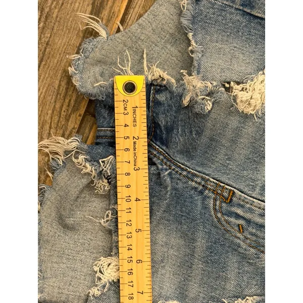 Abercrombie & Fitch Curve Love‎ High Rise Mom Shorts Distressed Light Wash 00/24 - Image 8