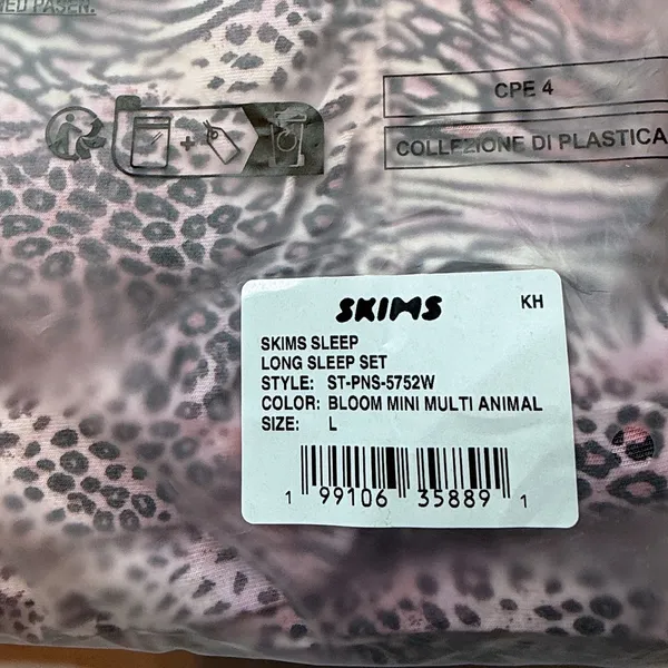NWT Skims Long Sleeve Button Up Set  - Image 6