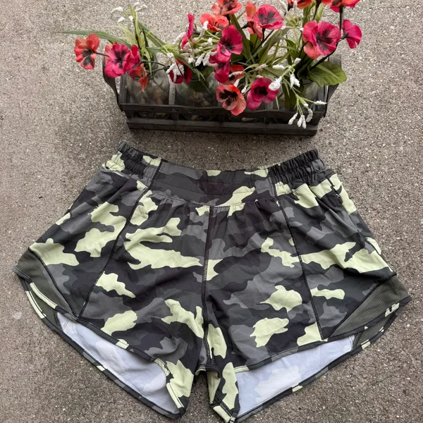 Camouflage Hotty Hot Shorts Size 8 Tall - Image 3