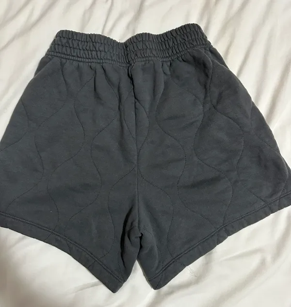 Abercrombie High Waisted Quilted Sweat Shorts - Image 3