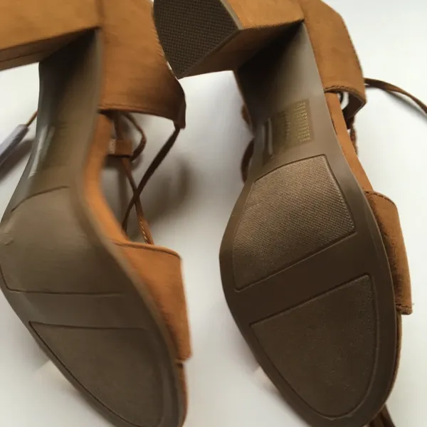 NWOT APT. 9 Tan Chunky Heels Size 8 - Image 7