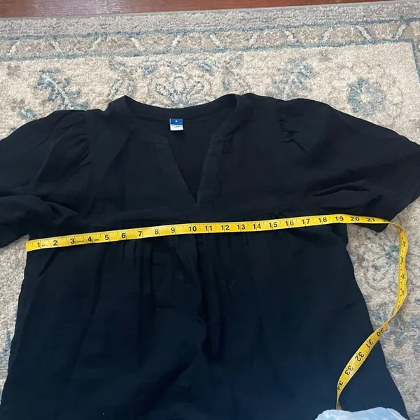 Old Navy Black V-Neck Blouse - Image 4