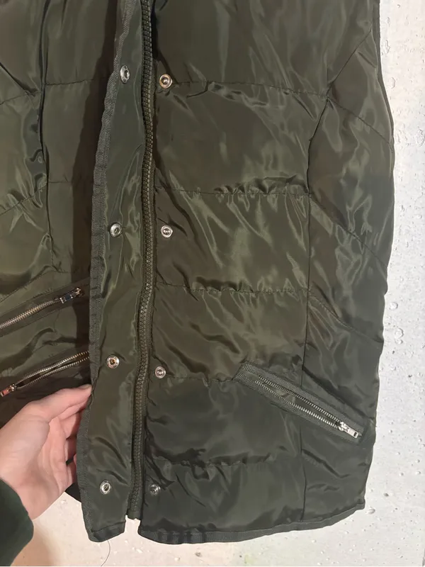 Ci Sono Faux Fur Puffer Vest | Size: Medium - Image 3