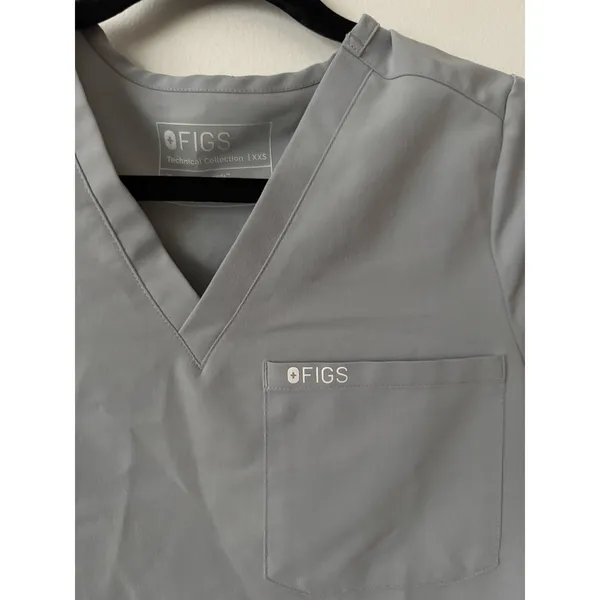 Figs XXS Catarina Extremes Scrub Top in Light Grey - Image 4