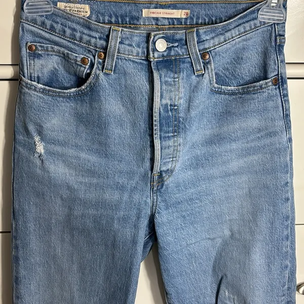 Levi’s Ribcage Straight Ankle Jean in Tango Fade Wash - Image 6