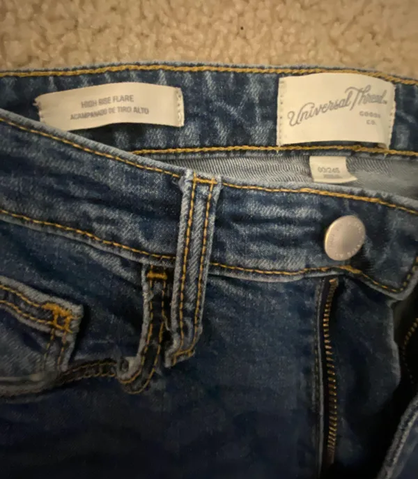 Universal Threads flare jeans - Image 3