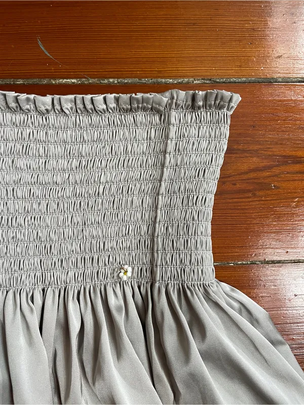NATURAL LIFE Daisy Flowy Satin Shorts Smocked Silver Gray XS/S 💛🎀 - Image 4