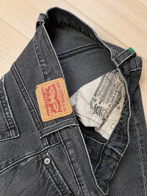 Levi's 501 Original Fit Cropped Black Denim Jeans Women's 28x28 - Image 3