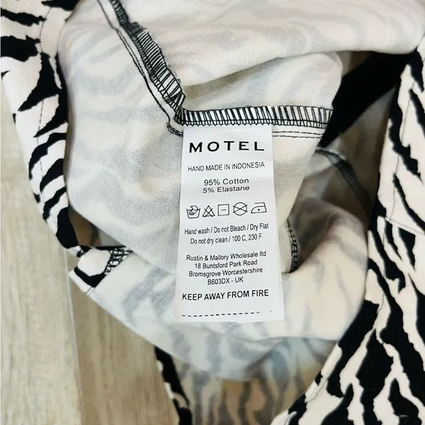 Motel Zebra Pelmet Skirt with slit size Small - Image 9
