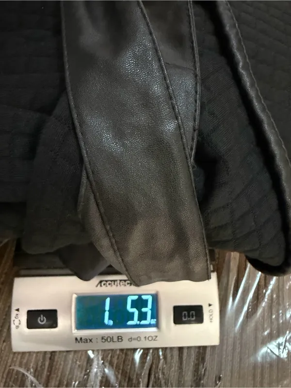 Black quilted jacket medium lightweight transition fall classic neutral capsule - Image 8