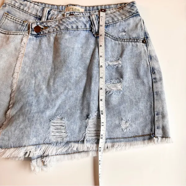 C’isa Crossover Lightwash Denim Skort Sz Small - Image 11