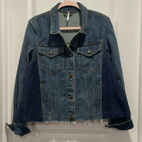 Free People Denim Lace Inset Raw Hem Jean Jacket Size Large - Image 3