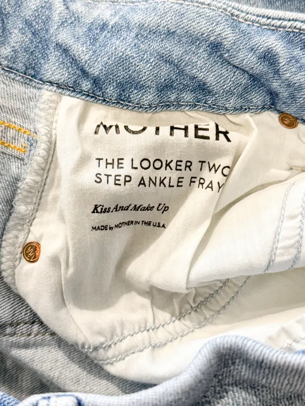 Mother Denim The Looker Two Step Ankle Fray Skinny Jeans in Kiss and Make Up - Image 12