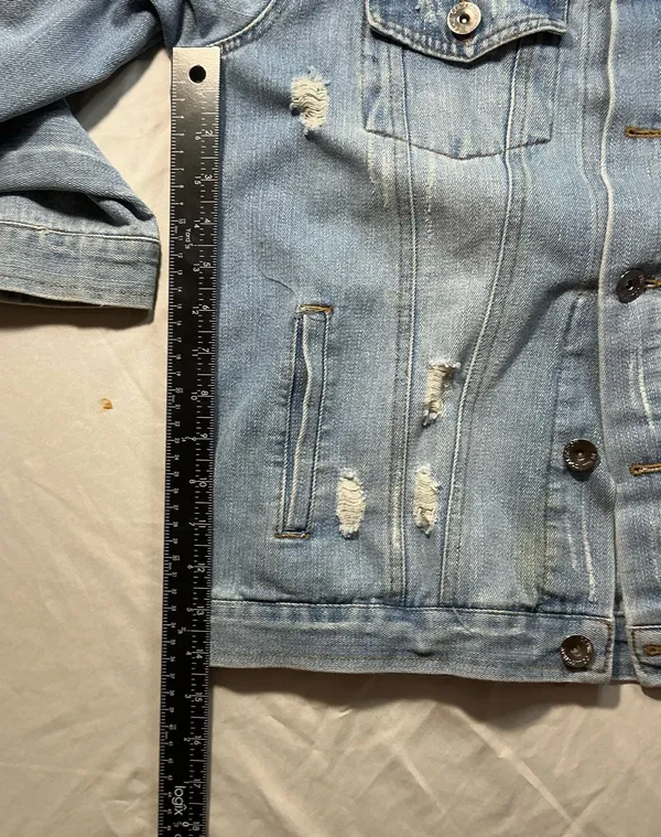Ci Sono Denim Collection Women's Distressed Studded Light Wash Denim Jacket XL - Image 6
