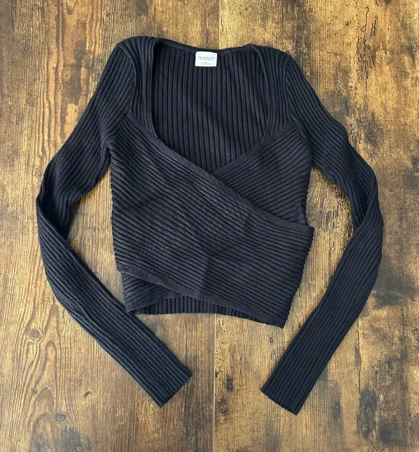 Abercrombie & Fitch Soft AF Ribbed Wrap Crop Sweater Black XS - Image 2