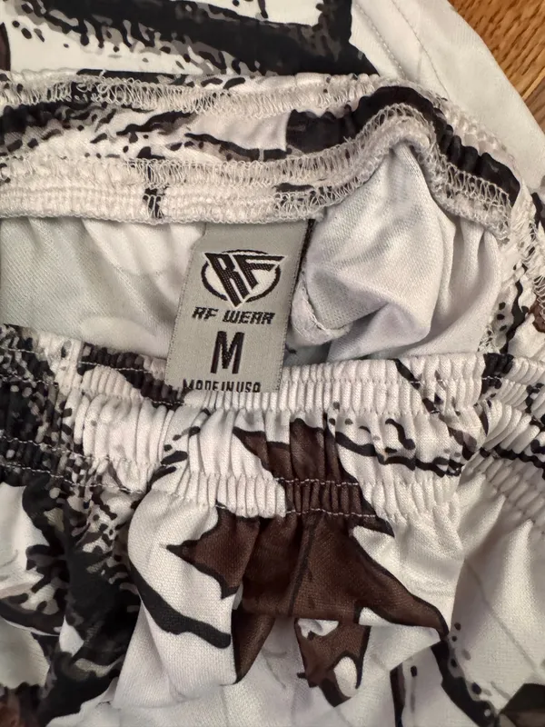 Rf wear white camo shorts Size M - Image 3