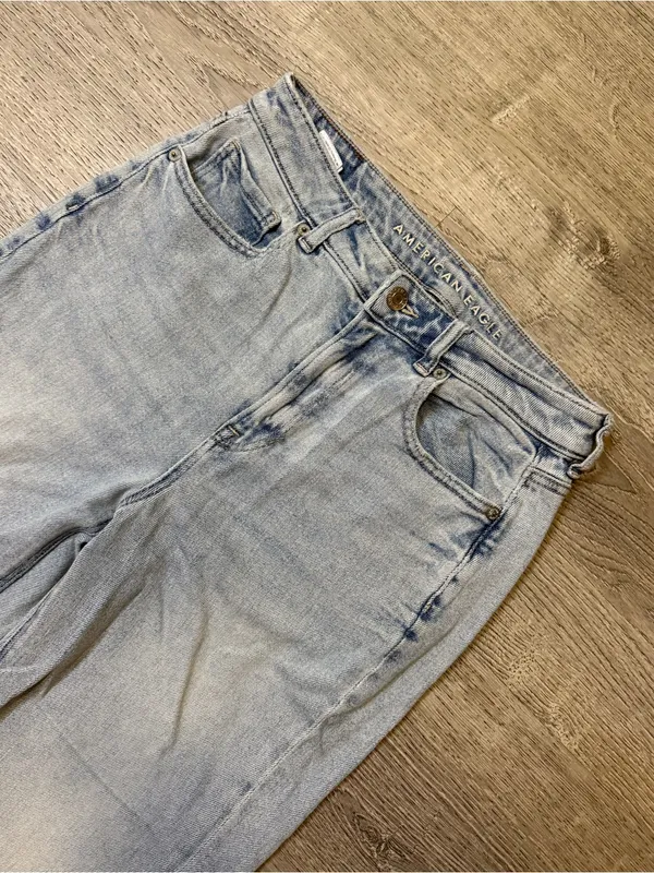 •AMERICAN EAGLE• MOM STRAIGHT JEANS - Image 3