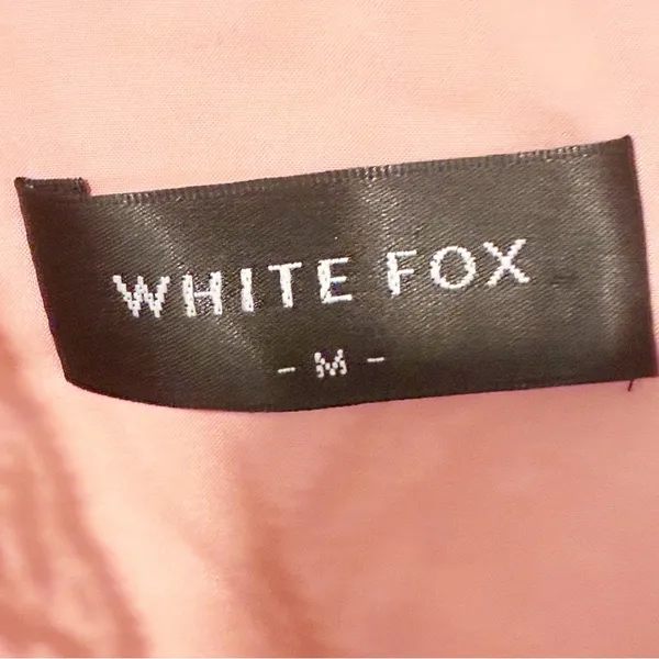 WHITE FOX‎ BOUTIQUE Size Medium Pink Satin Lace Trim Tie Keep Doing You Crop - Image 4