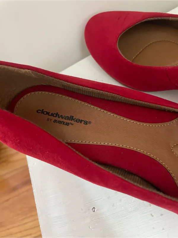 Red Pumps Cloudwalkers by Avenue Size 9W - Image 4