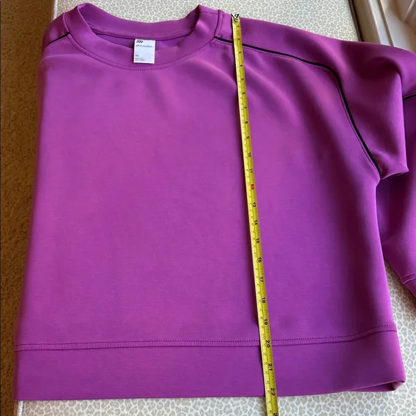 NWOT all in motion Purple Cropped Sweatshirt with Black Piping Accents size XXL - Image 10