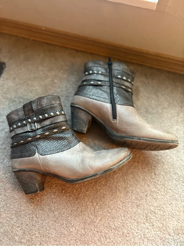 Remonte EU 41 US 9.5 Studded Moto Ankle Boots Brown Taupe Western - Image 4