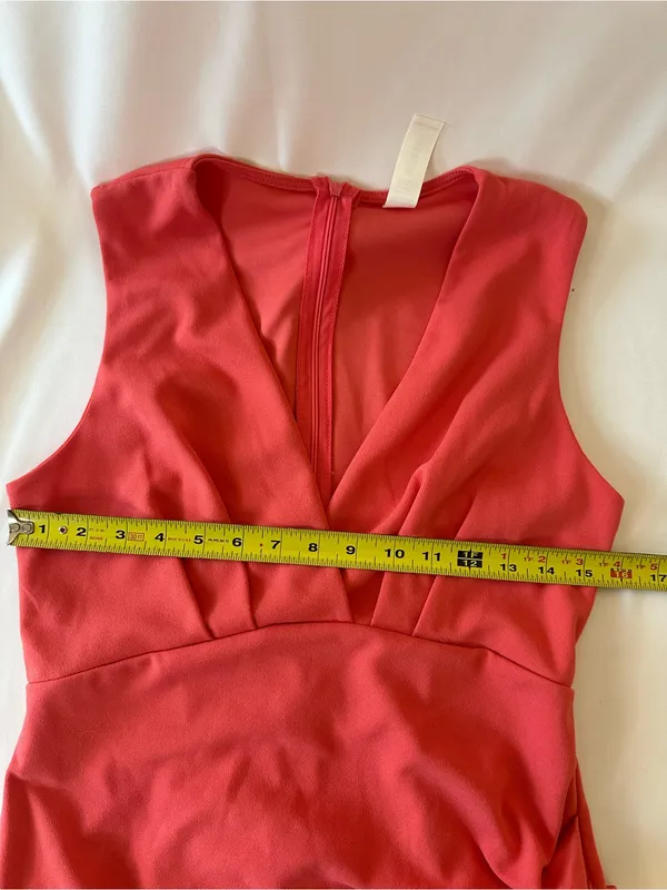 Sleeveless Red V - Image 4