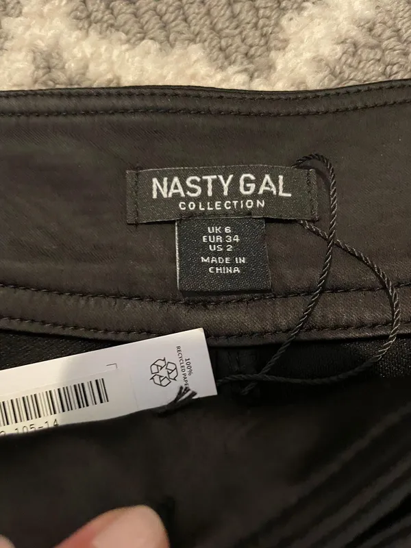Nasty Gal NEW BLACK SATIN SHORTS SIZE 2! - Image 6