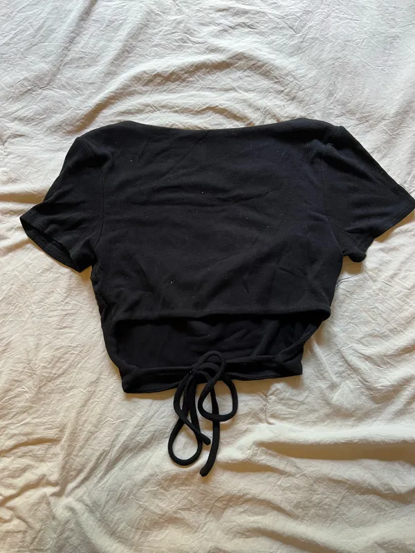 Princess Polly Black cropped top with back tie detail - Image 4