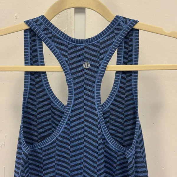 Lululemon Swiftly Tech Racerback Tank Top Blue Chevron Stripe Size 4 Activewear - Image 6